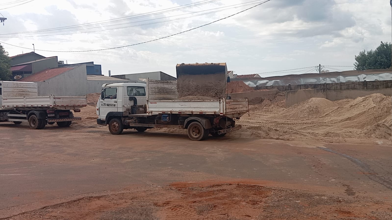 Areia sendo carregada